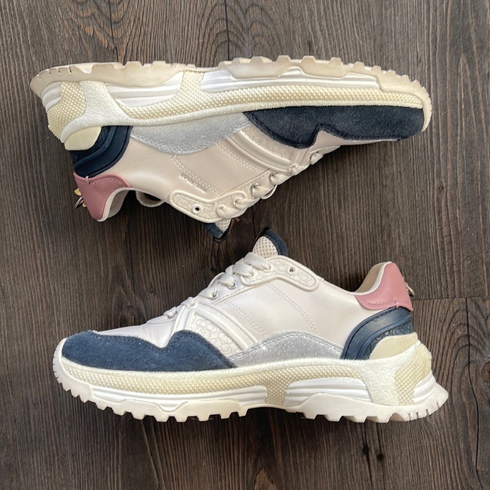 Coach C143 Runner